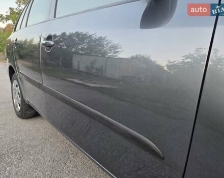 Серый Шкода Фабия, объемом двигателя 1.4 л и пробегом 174 тыс. км за 6550 $, фото 3 на Automoto.ua