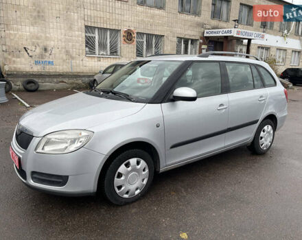 Серый Шкода Фабия, объемом двигателя 1.4 л и пробегом 196 тыс. км за 5600 $, фото 1 на Automoto.ua