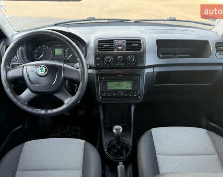 Серый Шкода Фабия, объемом двигателя 1.2 л и пробегом 237 тыс. км за 4100 $, фото 9 на Automoto.ua