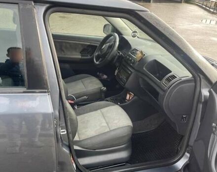 Сірий Шкода Фабія, об'ємом двигуна 1.2 л та пробігом 250 тис. км за 3500 $, фото 1 на Automoto.ua