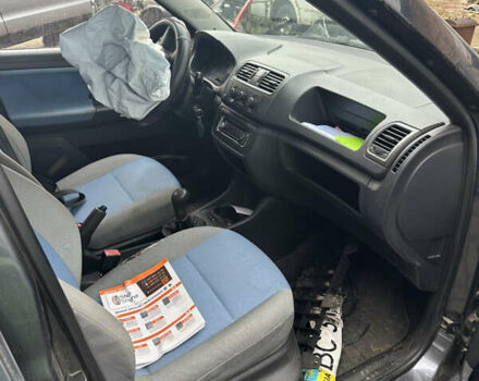 Серый Шкода Фабия, объемом двигателя 1.2 л и пробегом 383 тыс. км за 1650 $, фото 3 на Automoto.ua