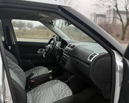 Серый Шкода Фабия, объемом двигателя 1.2 л и пробегом 218 тыс. км за 4000 $, фото 16 на Automoto.ua