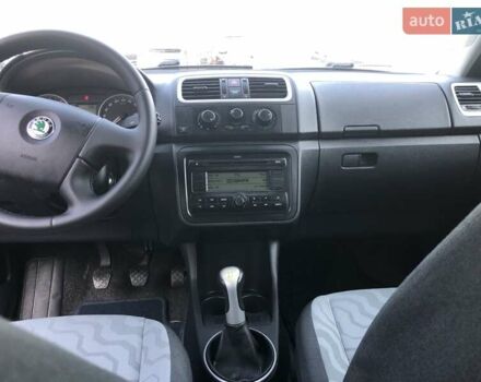 Серый Шкода Фабия, объемом двигателя 1.4 л и пробегом 215 тыс. км за 4999 $, фото 4 на Automoto.ua