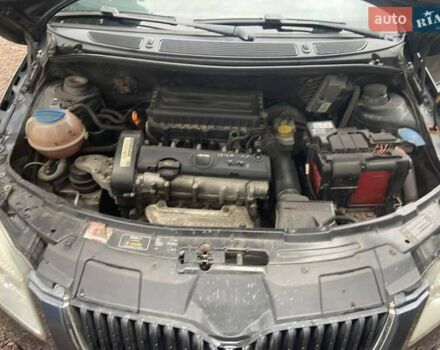 Серый Шкода Фабия, объемом двигателя 1.39 л и пробегом 302 тыс. км за 4950 $, фото 3 на Automoto.ua