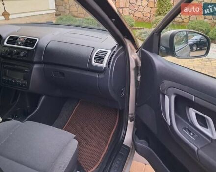 Серый Шкода Фабия, объемом двигателя 1.6 л и пробегом 188 тыс. км за 5450 $, фото 58 на Automoto.ua