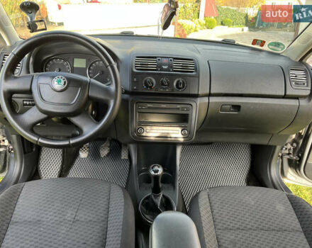 Шкода Фабия 2010 в Шумск на Automoto.ua Серый Шкода Фабия, объемом двигателя 1.2 л и пробегом 248 тыс. км за 5600 $, фото 11 на Automoto.ua