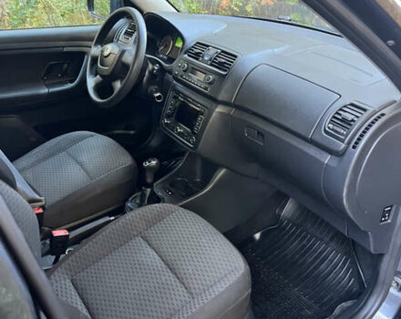 Серый Шкода Фабия, объемом двигателя 1.2 л и пробегом 210 тыс. км за 5750 $, фото 15 на Automoto.ua