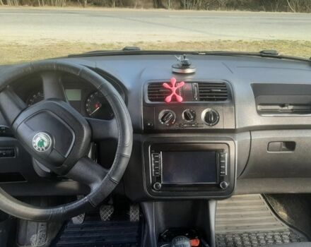 Шкода Фабія 2010 у Яворове на Automoto.ua Сірий Шкода Фабія, об'ємом двигуна 1.6 л та пробігом 240 тис. км за 5500 $, фото 5 на Automoto.ua