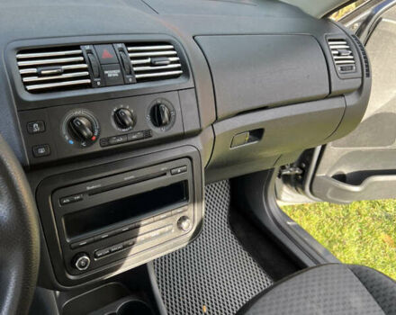 Шкода Фабия 2010 в Шумск на Automoto.ua Серый Шкода Фабия, объемом двигателя 1.2 л и пробегом 248 тыс. км за 5600 $, фото 12 на Automoto.ua