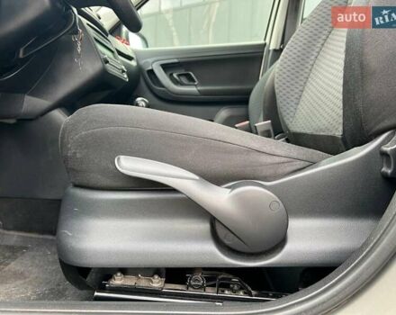 Серый Шкода Фабия, объемом двигателя 1.2 л и пробегом 208 тыс. км за 6990 $, фото 19 на Automoto.ua