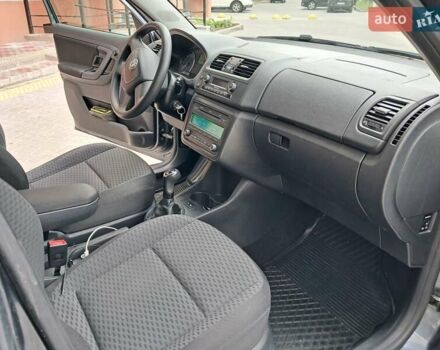 Серый Шкода Фабия, объемом двигателя 1.2 л и пробегом 190 тыс. км за 4450 $, фото 5 на Automoto.ua