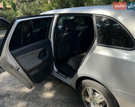 Сірий Шкода Фабія, об'ємом двигуна 1.6 л та пробігом 258 тис. км за 5500 $, фото 3 на Automoto.ua