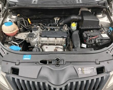 Серый Шкода Фабия, объемом двигателя 1.2 л и пробегом 209 тыс. км за 6500 $, фото 5 на Automoto.ua