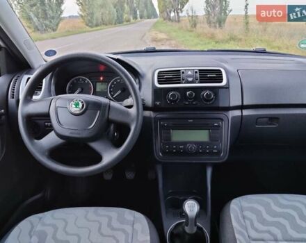 Серый Шкода Фабия, объемом двигателя 1.39 л и пробегом 175 тыс. км за 5900 $, фото 24 на Automoto.ua