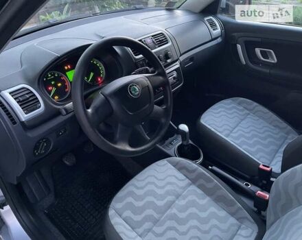 Шкода Фабия 2010 в Виннице на Automoto.ua Серый Шкода Фабия, объемом двигателя 1.4 л и пробегом 110 тыс. км за 6599 $, фото 107 на Automoto.ua