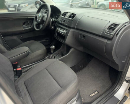 Серый Шкода Фабия, объемом двигателя 1.4 л и пробегом 240 тыс. км за 3999 $, фото 22 на Automoto.ua