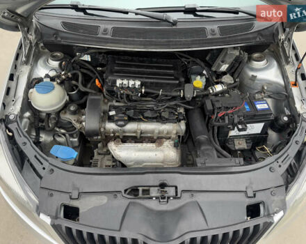 Серый Шкода Фабия, объемом двигателя 1.4 л и пробегом 240 тыс. км за 3999 $, фото 26 на Automoto.ua