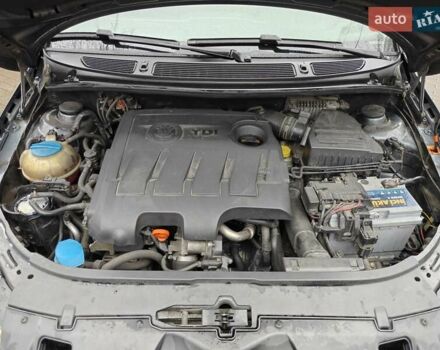 Серый Шкода Фабия, объемом двигателя 1.6 л и пробегом 276 тыс. км за 6150 $, фото 10 на Automoto.ua