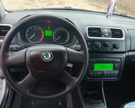 Серый Шкода Фабия, объемом двигателя 1.6 л и пробегом 156 тыс. км за 6499 $, фото 2 на Automoto.ua