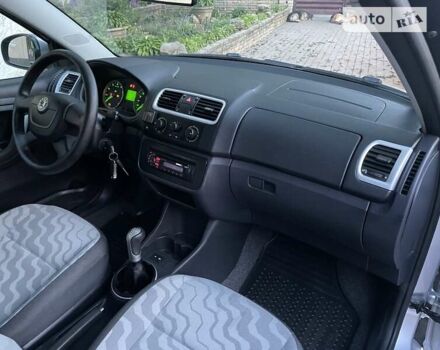 Шкода Фабия 2010 в Виннице на Automoto.ua Серый Шкода Фабия, объемом двигателя 1.4 л и пробегом 110 тыс. км за 6599 $, фото 119 на Automoto.ua