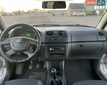 Серый Шкода Фабия, объемом двигателя 1.4 л и пробегом 173 тыс. км за 6200 $, фото 3 на Automoto.ua