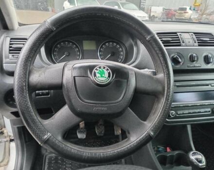 Серый Шкода Фабия, объемом двигателя 1.6 л и пробегом 304 тыс. км за 5490 $, фото 10 на Automoto.ua