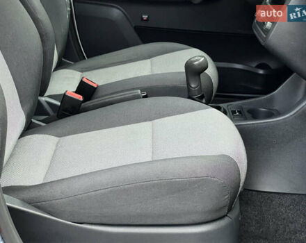 Шкода Фабия 2011 в Трускавце на Automoto.ua Серый Шкода Фабия, объемом двигателя 1.6 л и пробегом 242 тыс. км за 5950 $, фото 75 на Automoto.ua