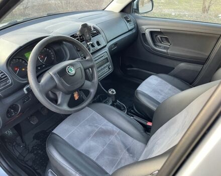 Серый Шкода Фабия, объемом двигателя 1.6 л и пробегом 219 тыс. км за 6000 $, фото 3 на Automoto.ua