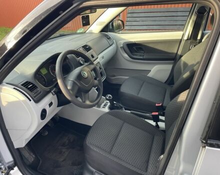 Серый Шкода Фабия, объемом двигателя 1.4 л и пробегом 242 тыс. км за 5400 $, фото 8 на Automoto.ua