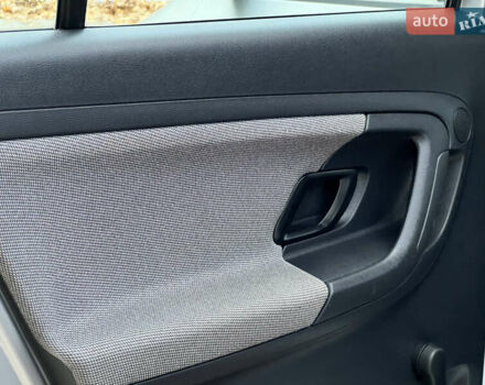 Шкода Фабия 2011 в Трускавце на Automoto.ua Серый Шкода Фабия, объемом двигателя 1.6 л и пробегом 242 тыс. км за 5950 $, фото 82 на Automoto.ua