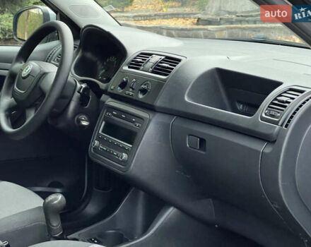 Шкода Фабия 2011 в Трускавце на Automoto.ua Серый Шкода Фабия, объемом двигателя 1.6 л и пробегом 242 тыс. км за 5950 $, фото 80 на Automoto.ua