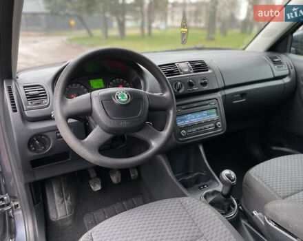 Серый Шкода Фабия, объемом двигателя 1.2 л и пробегом 185 тыс. км за 6000 $, фото 7 на Automoto.ua