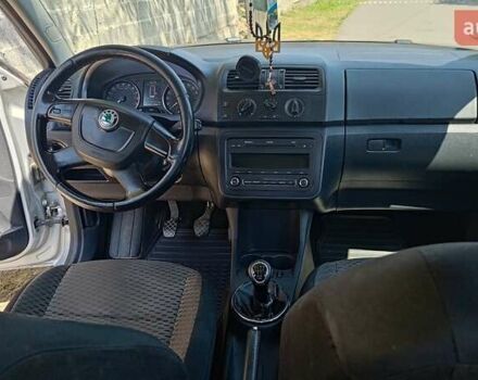 Сірий Шкода Фабія, об'ємом двигуна 1.6 л та пробігом 300 тис. км за 5500 $, фото 11 на Automoto.ua