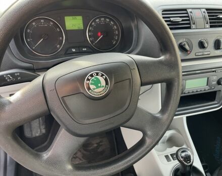 Серый Шкода Фабия, объемом двигателя 1.4 л и пробегом 242 тыс. км за 5400 $, фото 7 на Automoto.ua