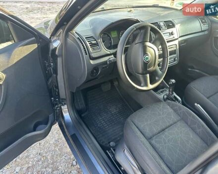 Серый Шкода Фабия, объемом двигателя 1.2 л и пробегом 203 тыс. км за 7500 $, фото 9 на Automoto.ua