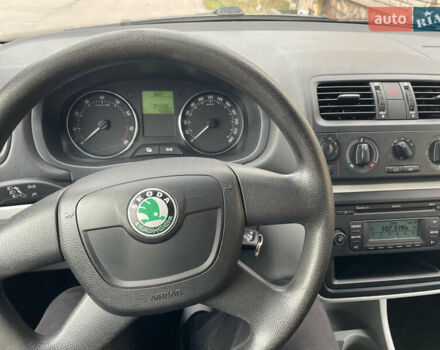 Шкода Фабия 2011 в Сарнах на Automoto.ua Серый Шкода Фабия, объемом двигателя 0 л и пробегом 241 тыс. км за 5500 $, фото 7 на Automoto.ua