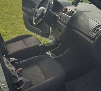 Серый Шкода Фабия, объемом двигателя 1.6 л и пробегом 205 тыс. км за 6650 $, фото 5 на Automoto.ua