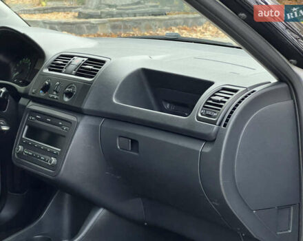 Шкода Фабия 2011 в Трускавце на Automoto.ua Серый Шкода Фабия, объемом двигателя 1.6 л и пробегом 242 тыс. км за 5950 $, фото 79 на Automoto.ua