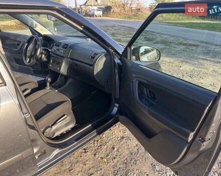 Серый Шкода Фабия, объемом двигателя 1.2 л и пробегом 203 тыс. км за 7500 $, фото 12 на Automoto.ua