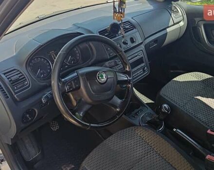 Сірий Шкода Фабія, об'ємом двигуна 1.6 л та пробігом 300 тис. км за 5500 $, фото 9 на Automoto.ua