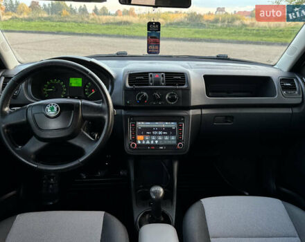 Шкода Фабия 2011 в Виноградове на Automoto.ua Серый Шкода Фабия, объемом двигателя 1.6 л и пробегом 272 тыс. км за 5700 $, фото 15 на Automoto.ua