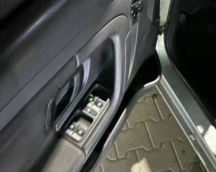 Серый Шкода Фабия, объемом двигателя 1.6 л и пробегом 400 тыс. км за 4500 $, фото 5 на Automoto.ua