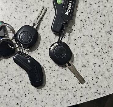 Серый Шкода Фабия, объемом двигателя 1.2 л и пробегом 195 тыс. км за 4900 $, фото 14 на Automoto.ua