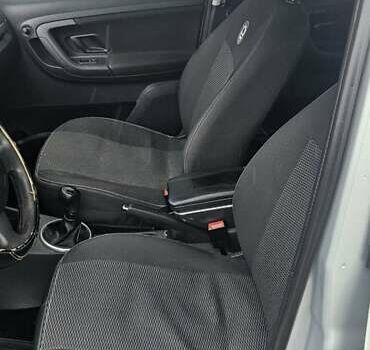 Серый Шкода Фабия, объемом двигателя 1.2 л и пробегом 195 тыс. км за 4900 $, фото 10 на Automoto.ua