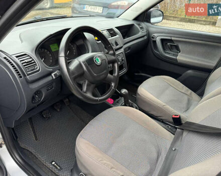 Серый Шкода Фабия, объемом двигателя 1.6 л и пробегом 250 тыс. км за 5999 $, фото 6 на Automoto.ua