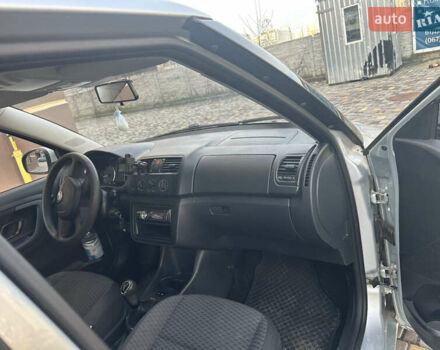 Серый Шкода Фабия, объемом двигателя 1.2 л и пробегом 193 тыс. км за 4499 $, фото 10 на Automoto.ua