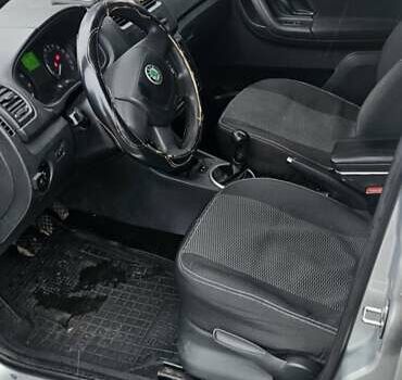 Серый Шкода Фабия, объемом двигателя 1.2 л и пробегом 195 тыс. км за 4900 $, фото 3 на Automoto.ua