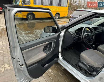 Серый Шкода Фабия, объемом двигателя 1.6 л и пробегом 250 тыс. км за 5999 $, фото 9 на Automoto.ua