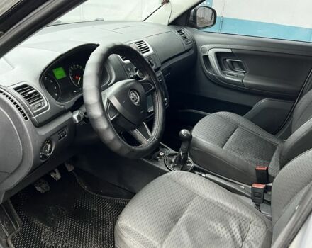 Серый Шкода Фабия, объемом двигателя 1.4 л и пробегом 350 тыс. км за 3700 $, фото 5 на Automoto.ua