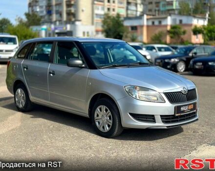 Серый Шкода Фабия, объемом двигателя 1.6 л и пробегом 220 тыс. км за 6100 $, фото 1 на Automoto.ua